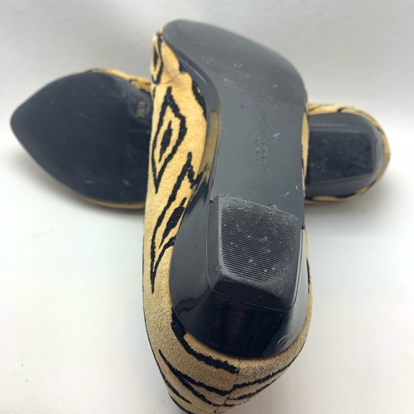 BCBG Generation Tribal Leopard Flats Size 8 - Picture 7 of 7